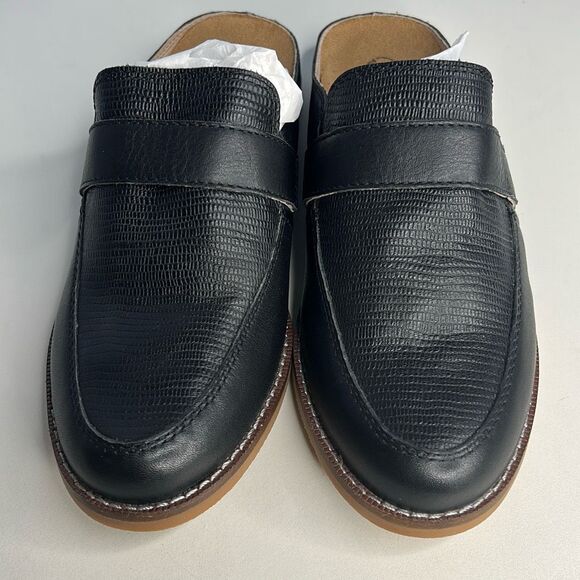 Taos Footwear Black Textured Flats - Picture 1 of 7